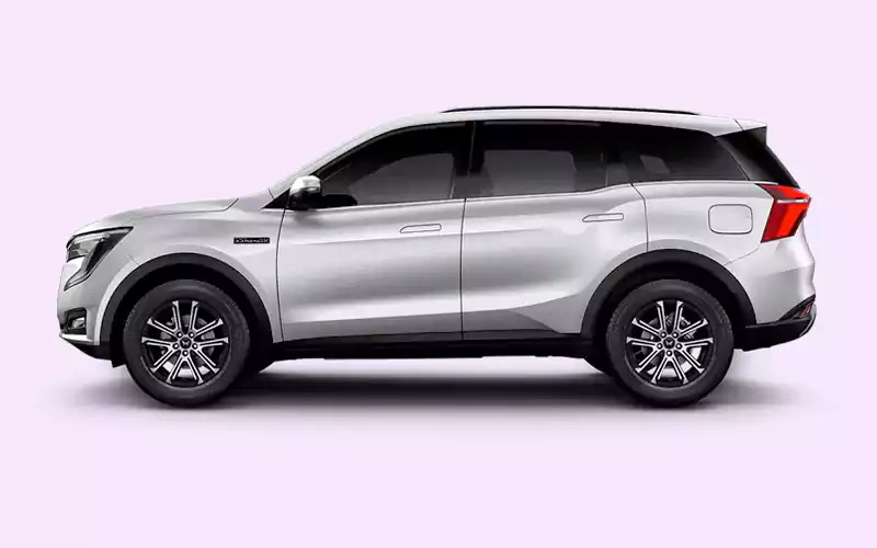 XUV700 7-Seater Everest White